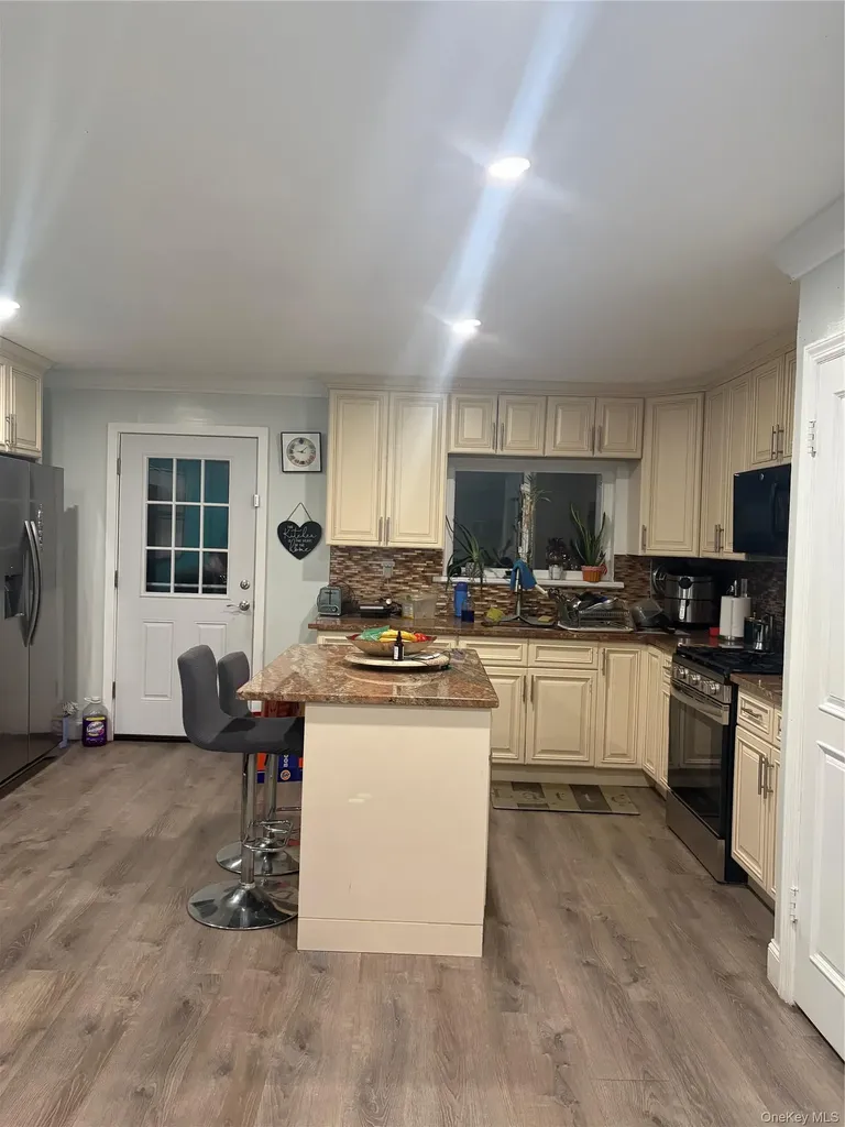 277 Graff Avenue Bronx NY 10465