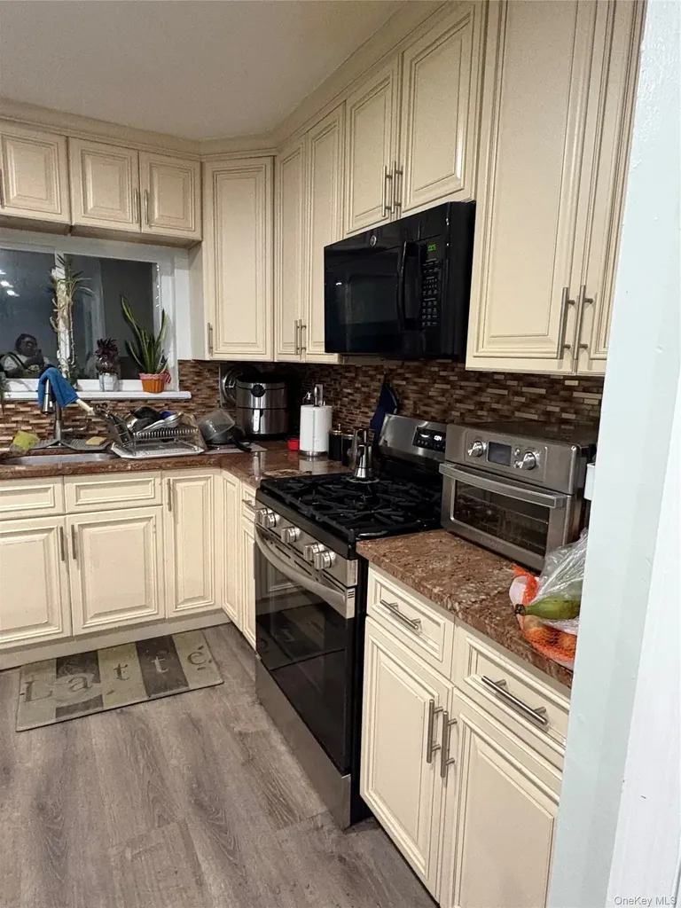 277 Graff Avenue Bronx NY 10465
