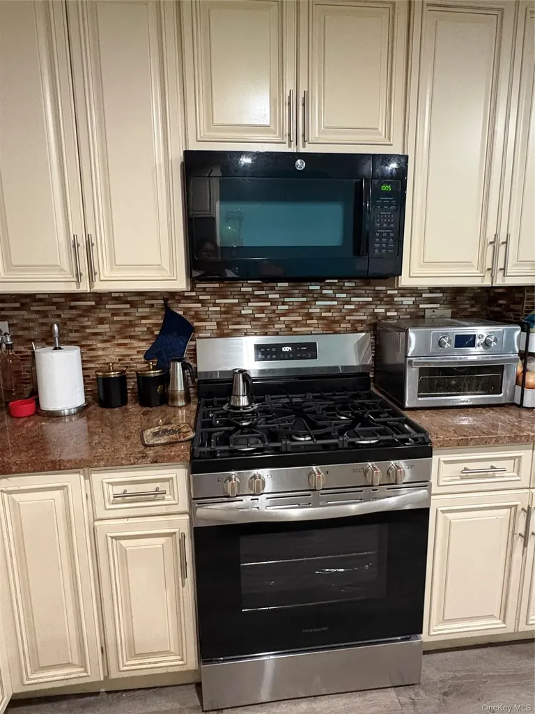 277 Graff Avenue Bronx NY 10465