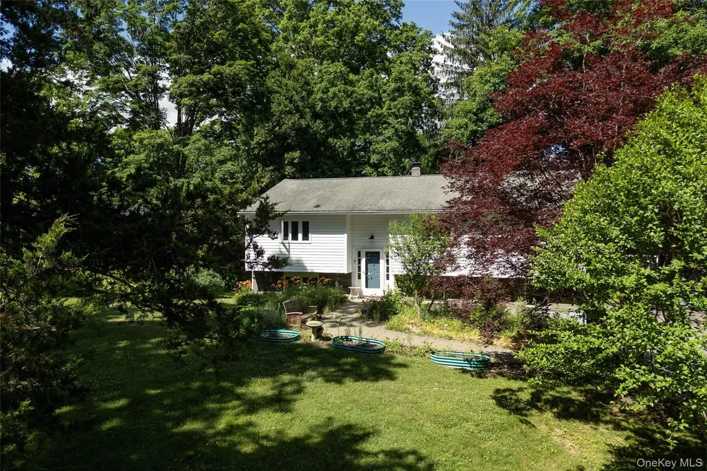 22 Crosmour Road Rhinebeck NY 12572