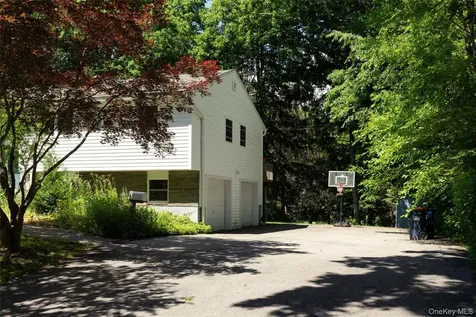 22 Crosmour Road Rhinebeck NY 12572