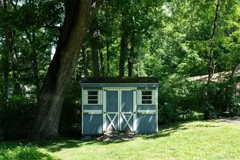 22 Crosmour Road Rhinebeck NY 12572