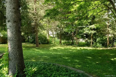 22 Crosmour Road Rhinebeck NY 12572
