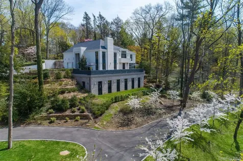 8 Frost Creek Drive Locust Valley NY 11560