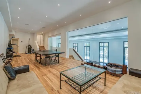 8 Frost Creek Drive Locust Valley NY 11560