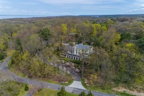 8 Frost Creek Drive Locust Valley NY 11560