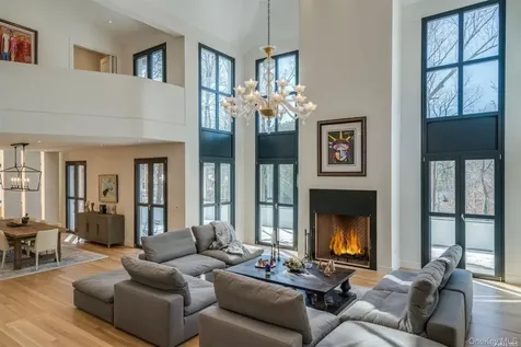 8 Frost Creek Drive Locust Valley NY 11560