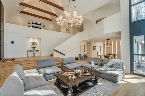 8 Frost Creek Drive Locust Valley NY 11560