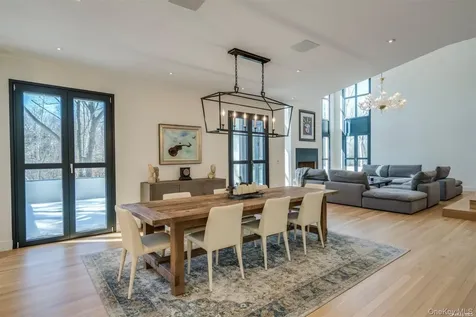 8 Frost Creek Drive Locust Valley NY 11560