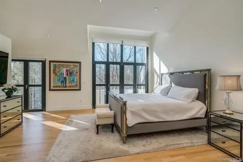 9 Winding Way Locust Valley NY 11560