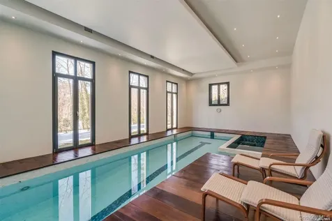 9 Winding Way Locust Valley NY 11560