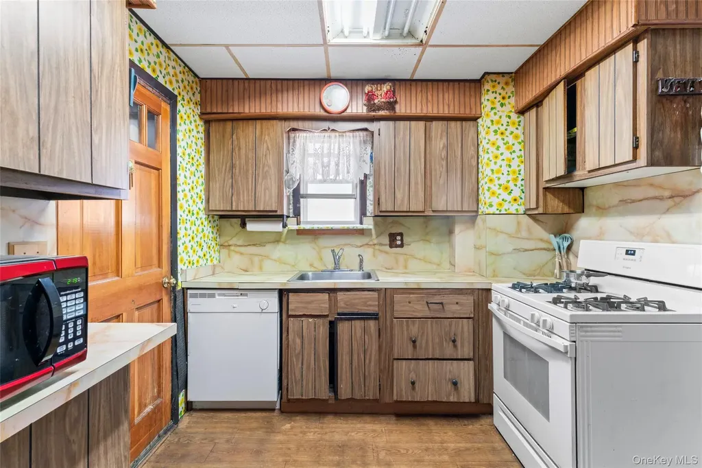8952 218th Street Queens Village NY 11427
