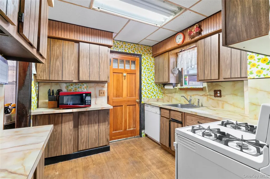 8952 218th Street Queens Village NY 11427