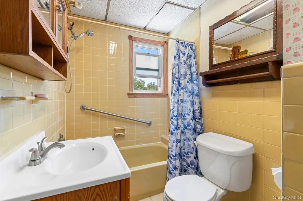8952 218th Street Queens Village NY 11427