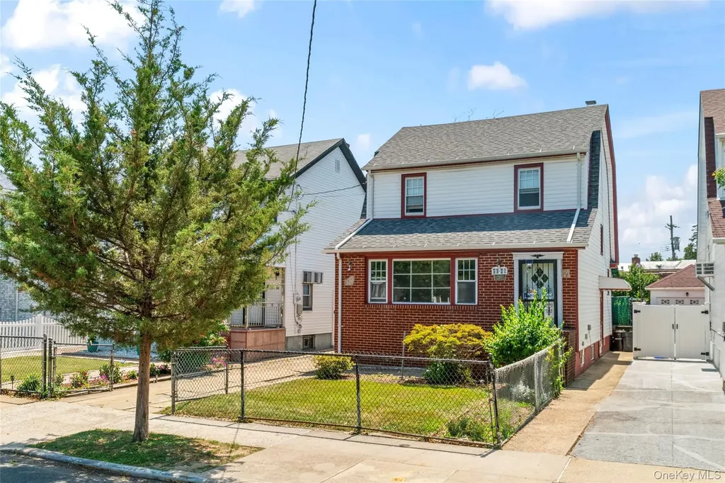 8952 218th Street Queens Village NY 11427