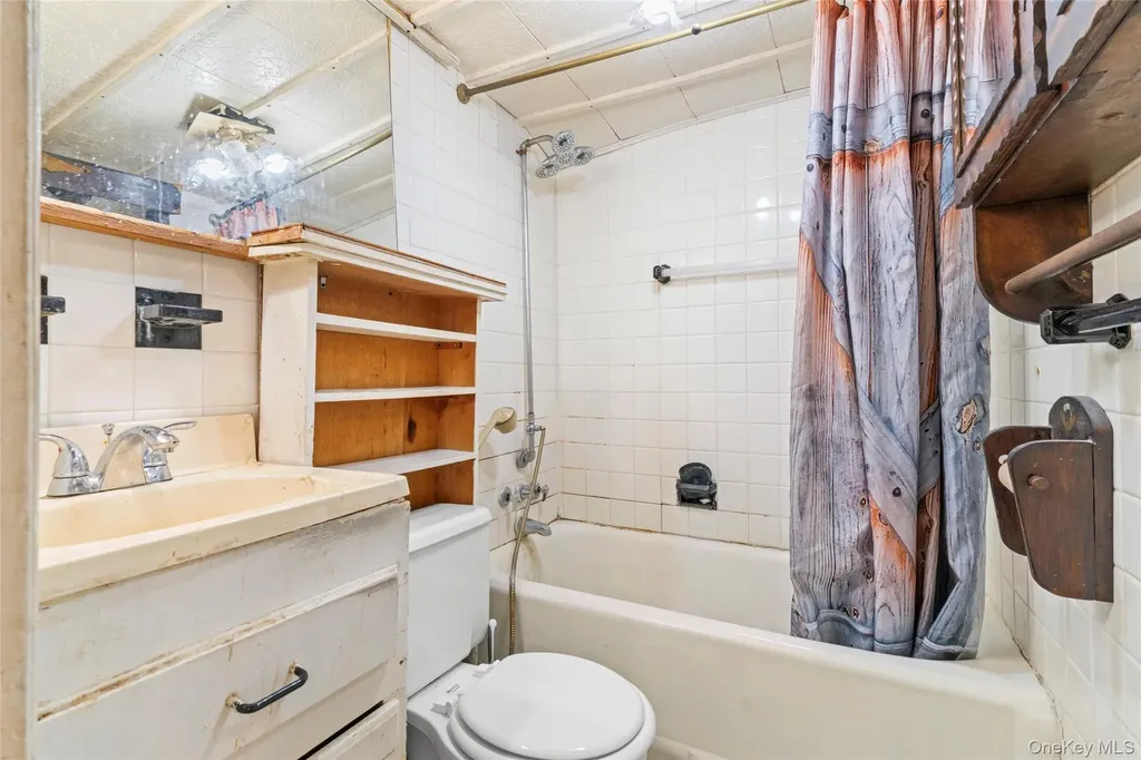 8952 218th Street Queens Village NY 11427