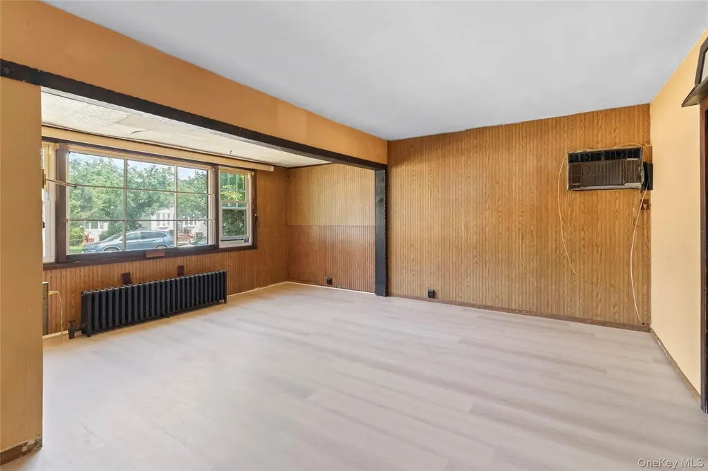 8952 218th Street Queens Village NY 11427