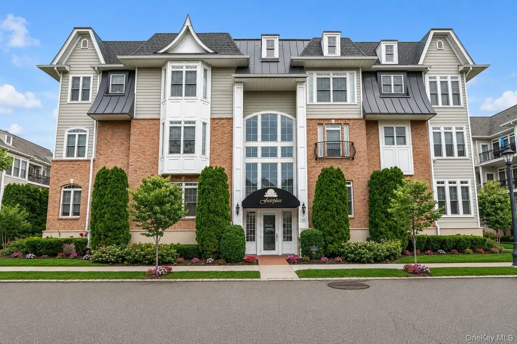 104 Shady Lane Westbury NY 11590