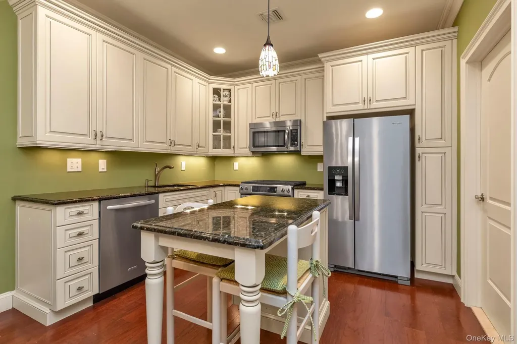 104 Shady Lane Westbury NY 11590