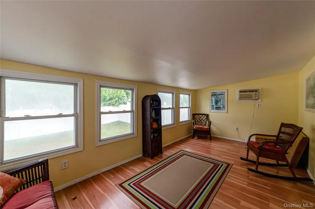 11 Spruce Street Islip NY 11751
