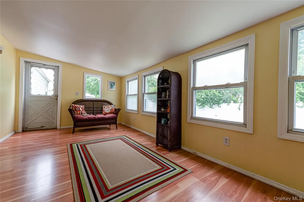 11 Spruce Street Islip NY 11751