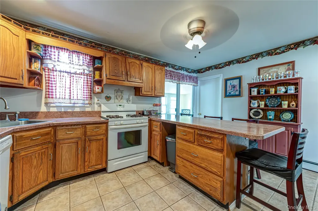 11 Spruce Street Islip NY 11751
