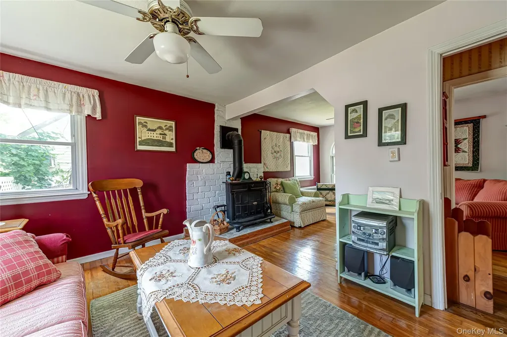 11 Spruce Street Islip NY 11751