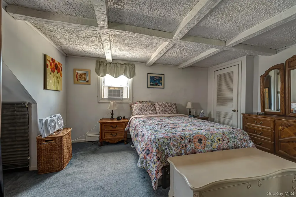 11 Spruce Street Islip NY 11751