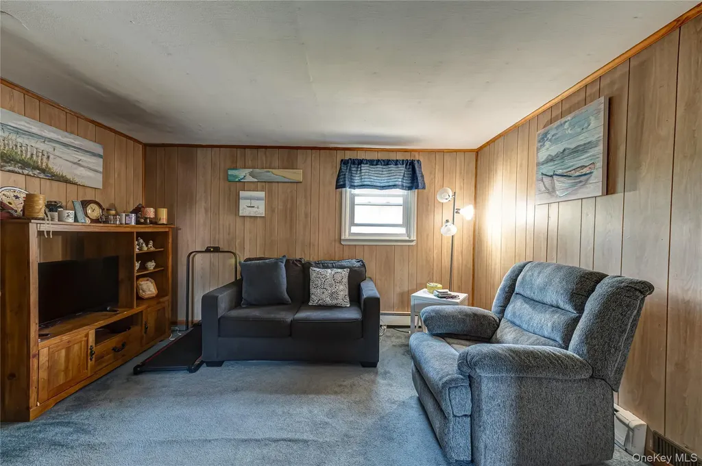 11 Spruce Street Islip NY 11751