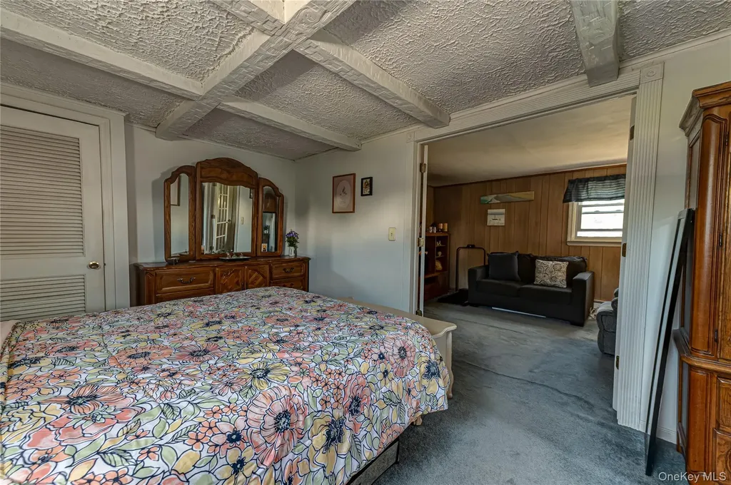 11 Spruce Street Islip NY 11751