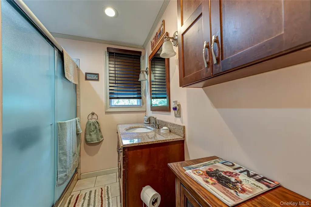 11 Spruce Street Islip NY 11751