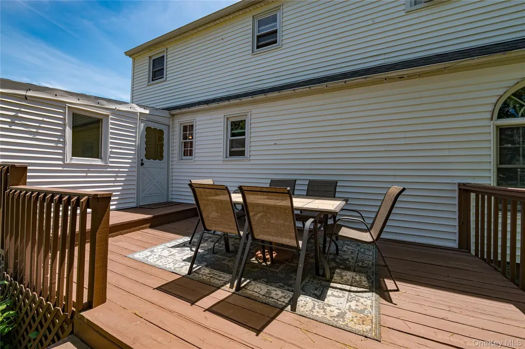 11 Spruce Street Islip NY 11751