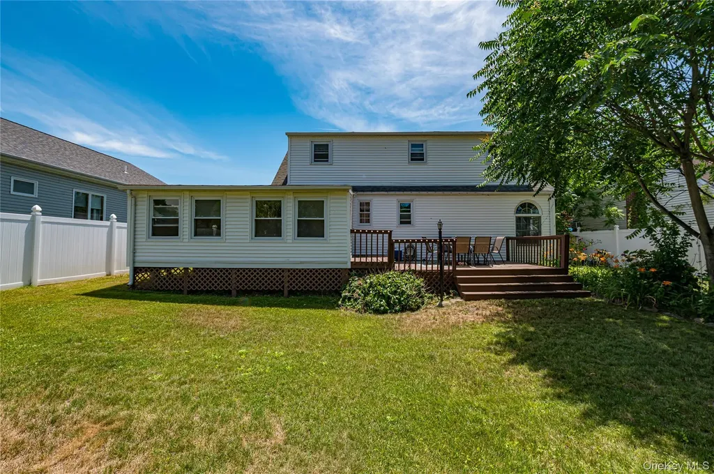 11 Spruce Street Islip NY 11751