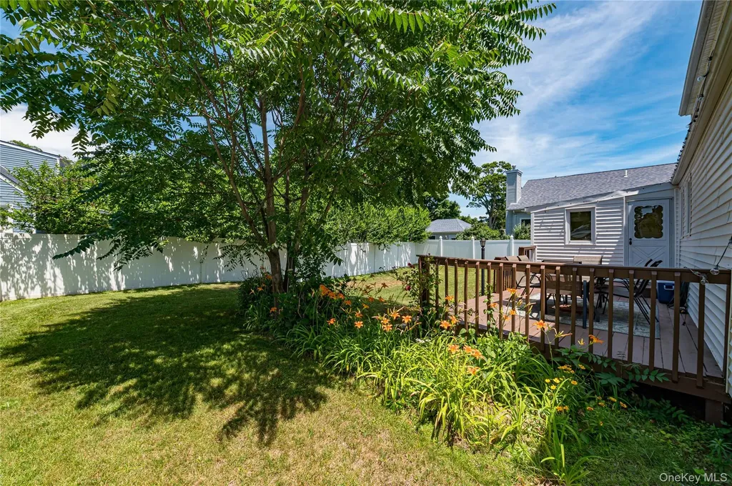 11 Spruce Street Islip NY 11751