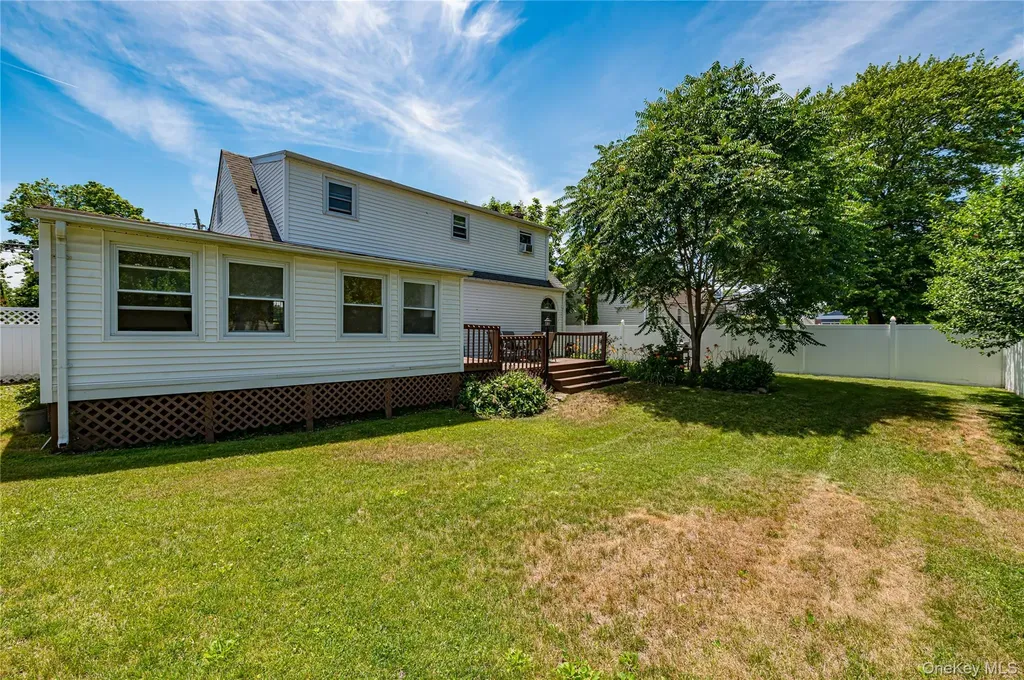 11 Spruce Street Islip NY 11751