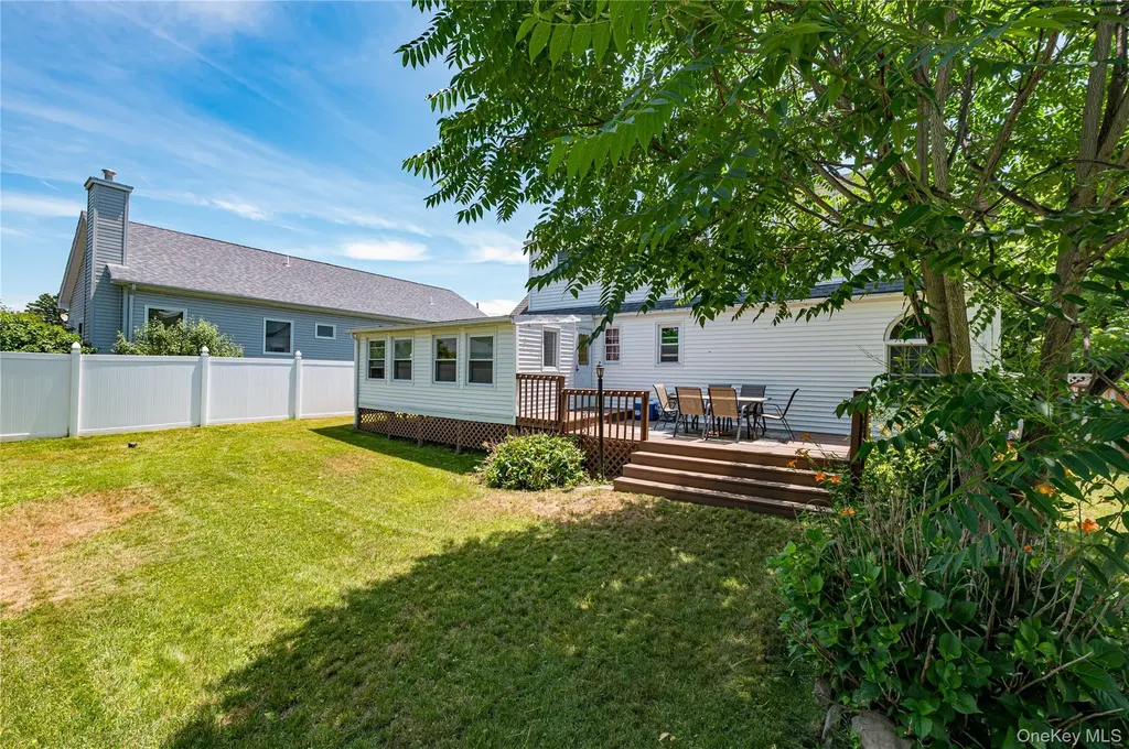 11 Spruce Street Islip NY 11751