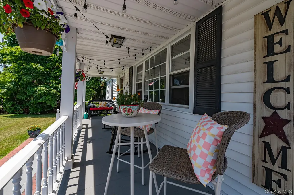11 Spruce Street Islip NY 11751