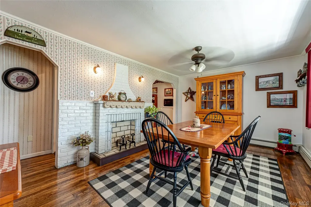 11 Spruce Street Islip NY 11751
