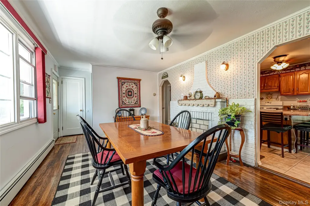 11 Spruce Street Islip NY 11751