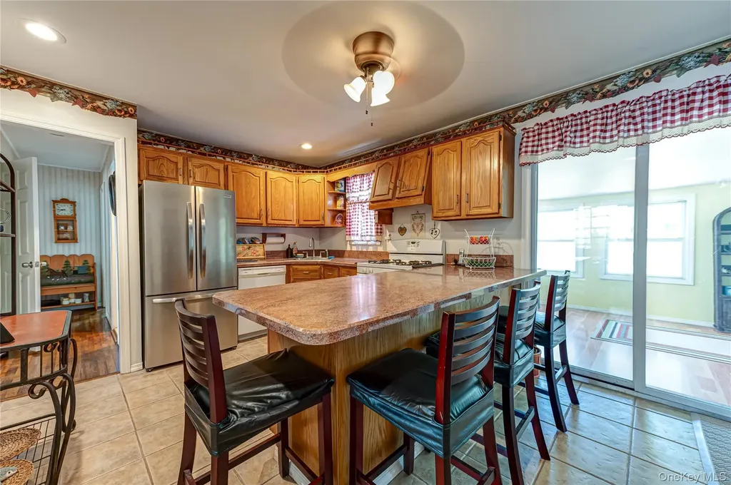 11 Spruce Street Islip NY 11751