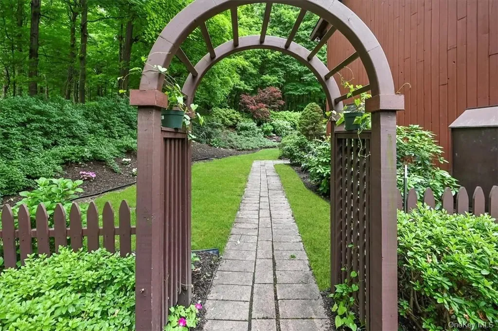 1 Tenny Lane Cornwall NY 12518