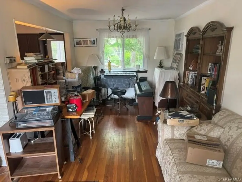 1916 Wilson Avenue North Bellmore NY 11710
