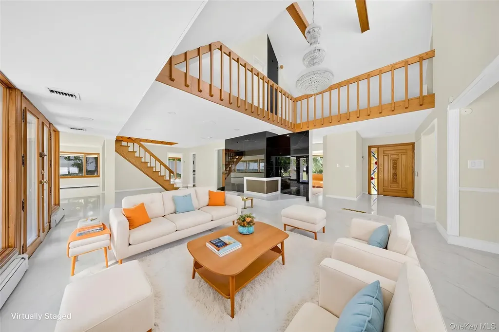 81 Carriage Lane Roslyn Heights NY 11577