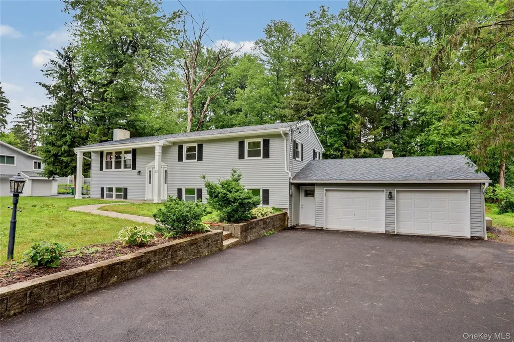 12 Roe Drive Hyde Park NY 12538