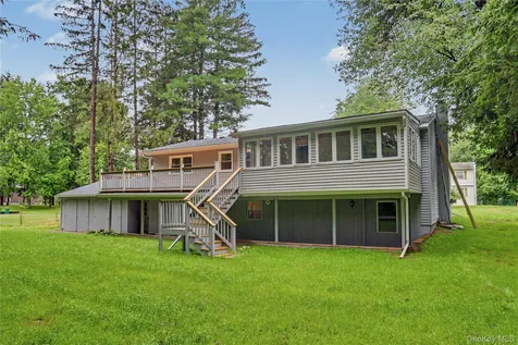 12 Roe Drive Hyde Park NY 12538