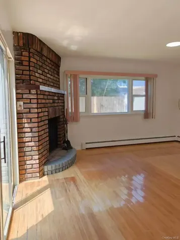 82 Lantern Road Hicksville NY 11801