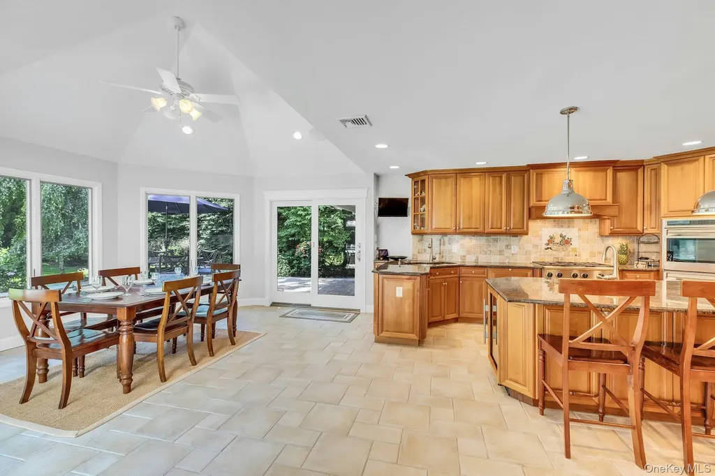 10 Winter Lane Dix Hills NY 11746