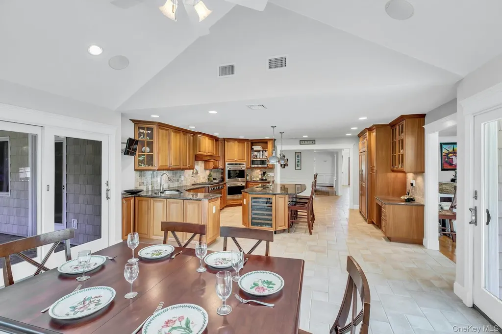 10 Winter Lane Dix Hills NY 11746