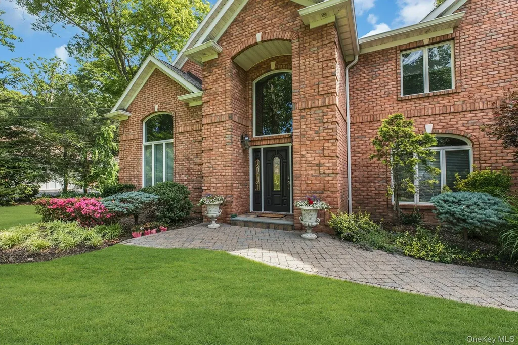 10 Winter Lane Dix Hills NY 11746