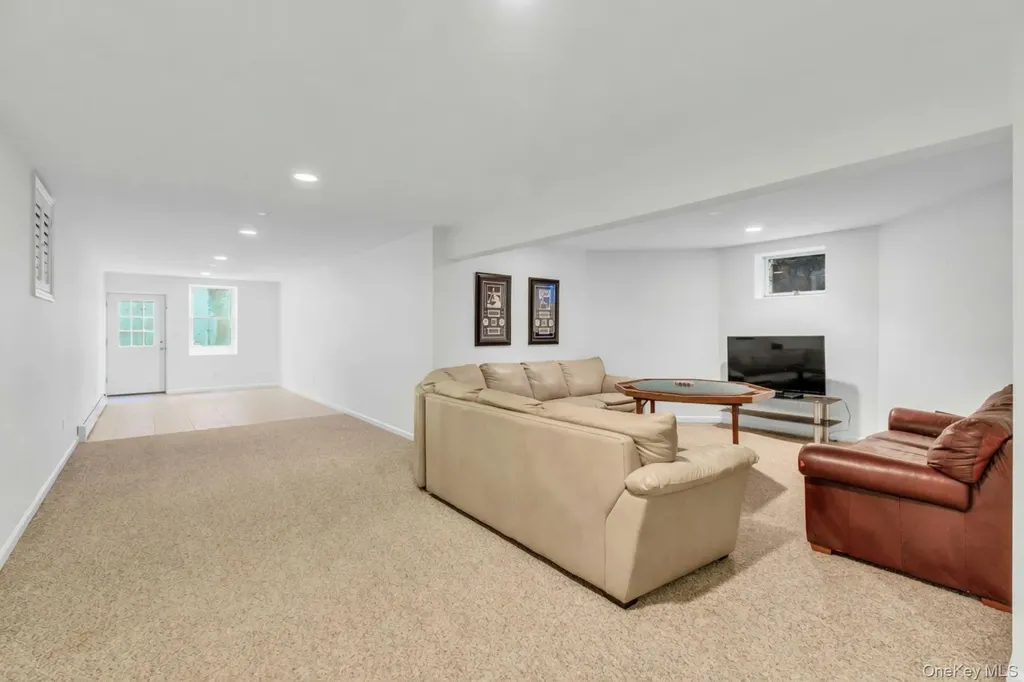 10 Winter Lane Dix Hills NY 11746